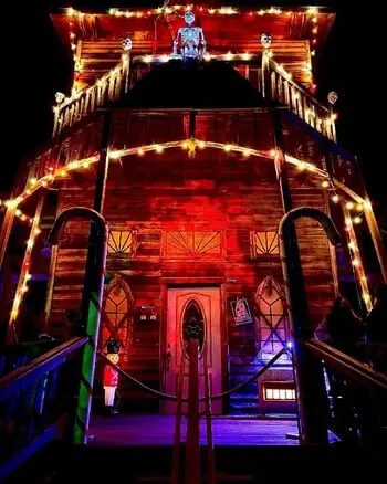 Celebrate The Holiday Season With Screams at These Michigan Holiday Haunts!