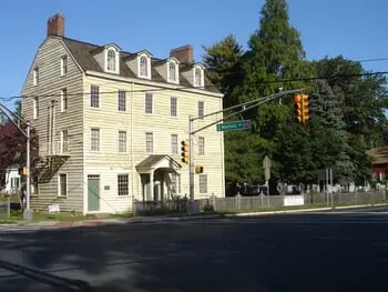 SyFy's 'Ghost Hunters' to Host Fundraiser to Restore Historical Merchants & Drovers Tavern