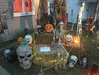 Head to the Haunted House of Hamlet Road for a Free & Spooky Halloween Display!