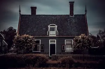 1 in 3 People Are Willing to Purchase a Haunted House, Survey Says