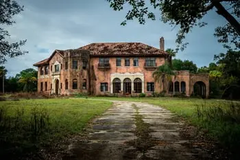 Historic Haunted Mansion for Sale Just North of Orlando in Howey-In-The-Hills