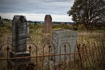 Haunted Places Across Oregon That'll Send a Chill Down Your Spine 