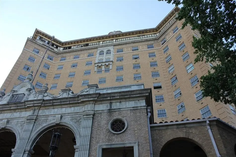 Check Out 10 of the Most Haunted Places Here in Texas photo