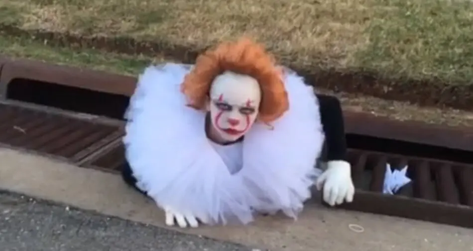 Oklahoma Teen's Pennywise Costume Becomes a Social Media Sensation photo