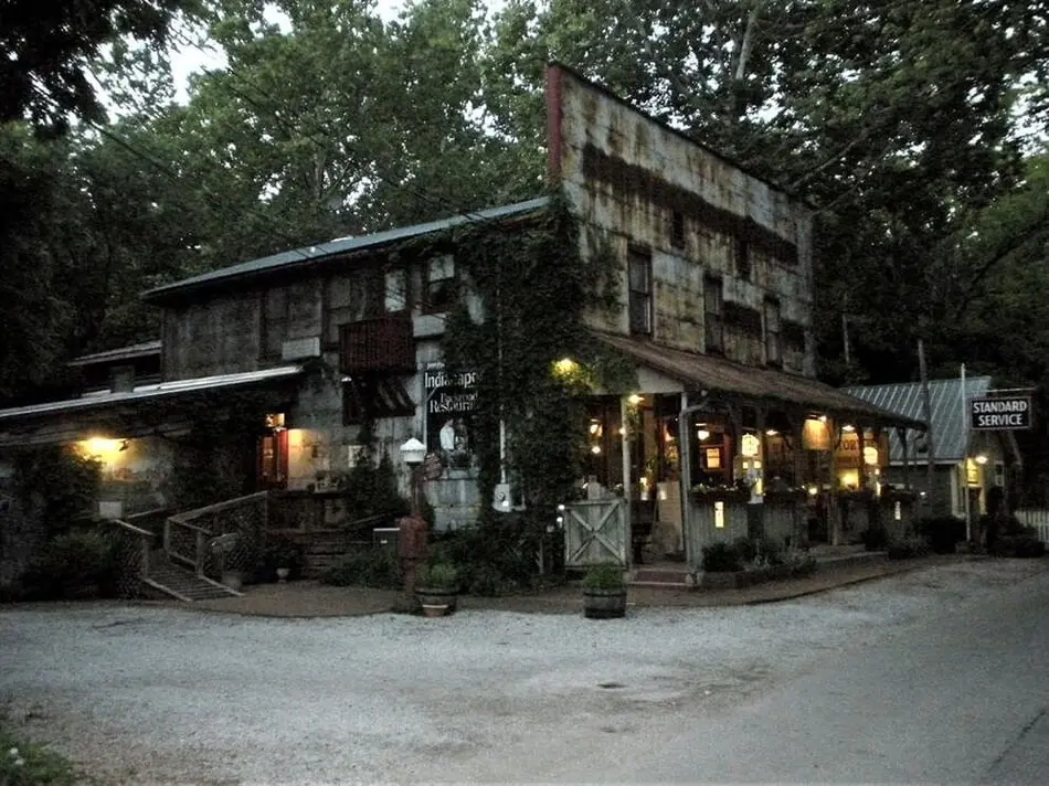 The Story Inn is believed to be hauted by the ghost of the town founder's wife, who is attracted to blue lights in th Garden Room of the Inn. 