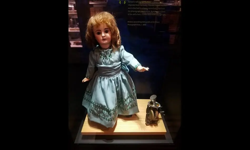 Thomas Edison created in 1890 a Talking Doll that is one of his lesser known failures and that creeps us today